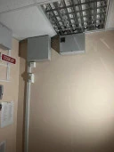 Здание, 2-этажное, общ.пл. 524,2 кв. м., неотделимые улучшения: охранная система, пожарная сигнализация, система видеонаблюдения, право аренды на земельный участок 1133 кв. м: Республика Коми, г. Печора, ул. Свободы, д. 3, 2-этажное здание